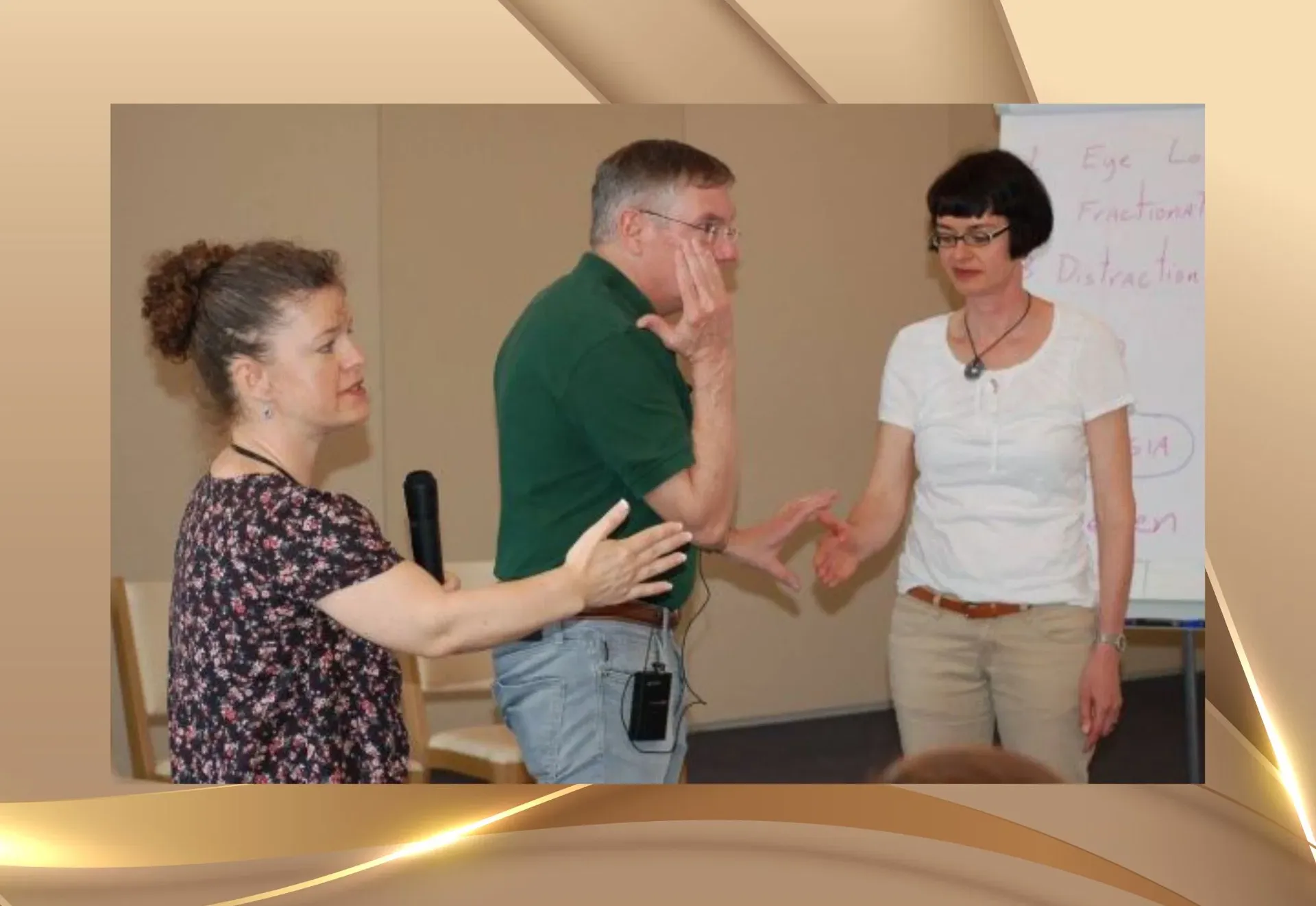 Gemeinsamer Unterricht während der Entwicklung der Confident-Hypnotiseur-Ausbildung.