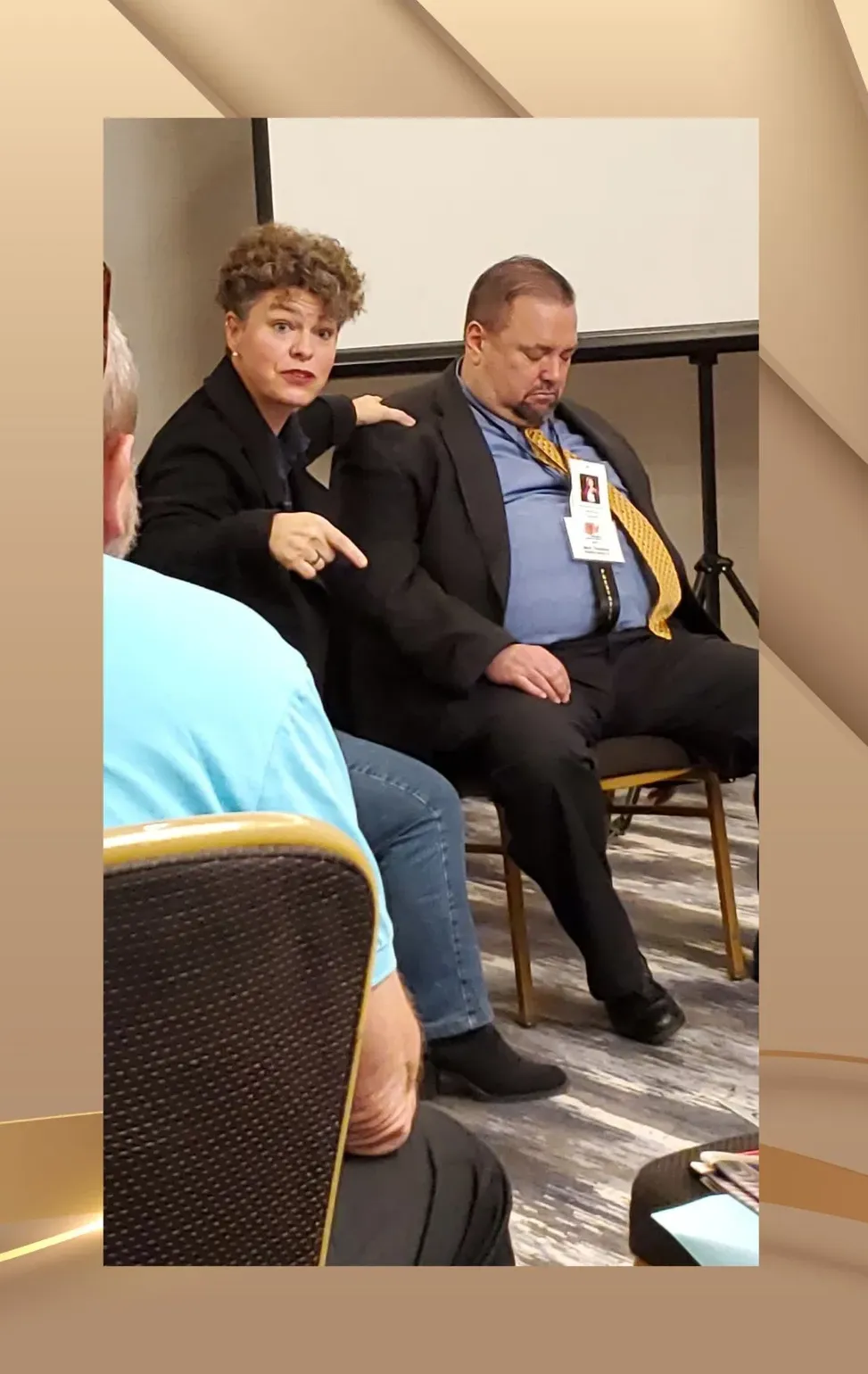 Nicole Wackernagel erklärt die modulierte Dave Elman Hypnose Induktion im Rahmen einer internationalen Hypnose Ausbildung