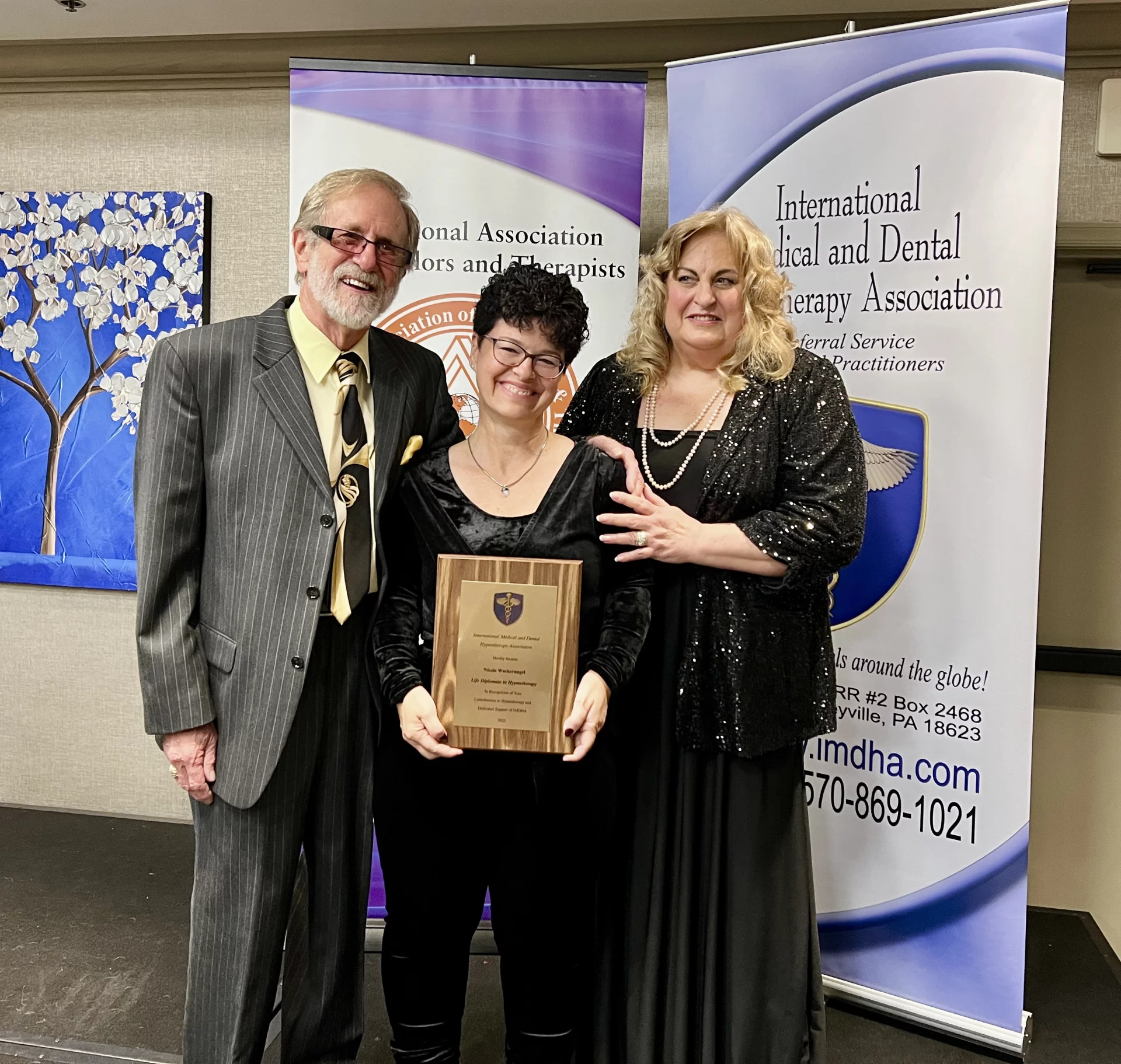 Nicole Wackernagel erhält den IMDHA Lifetime Diplomat Award für medizinische Hypnosetherapie