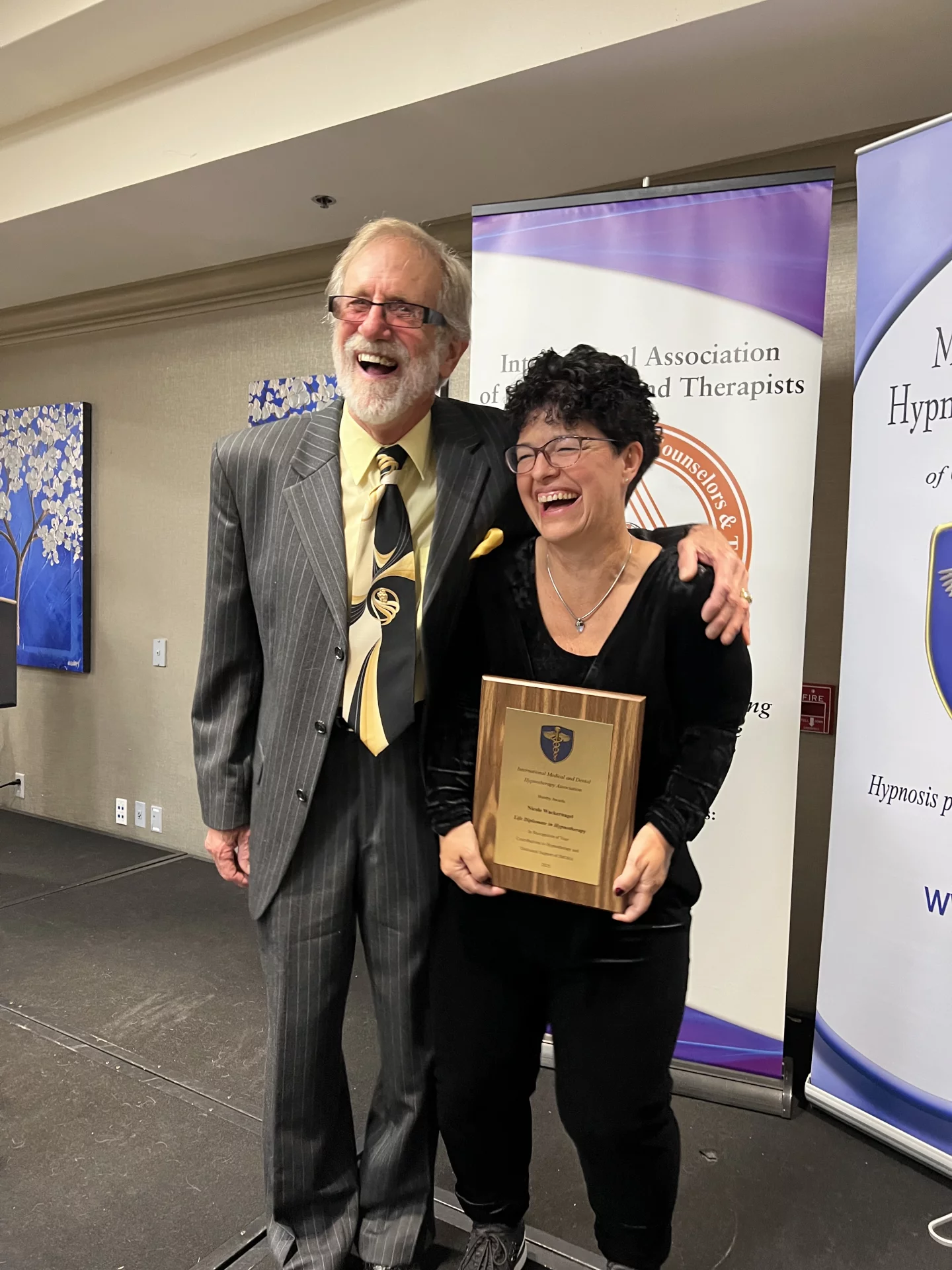 Nicole Wackernagel wird mit dem prestigeträchtigsten Award in der medizinschen Hypnosetherapie ausgezeichnet dem Lifetime Diplomat IMDHA