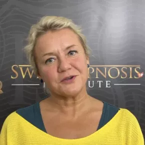 Tanja, Heilpraktikerin für Psychotherapie und Krankenschwester, gibt Feedback zur Hypnose-Ausbildung