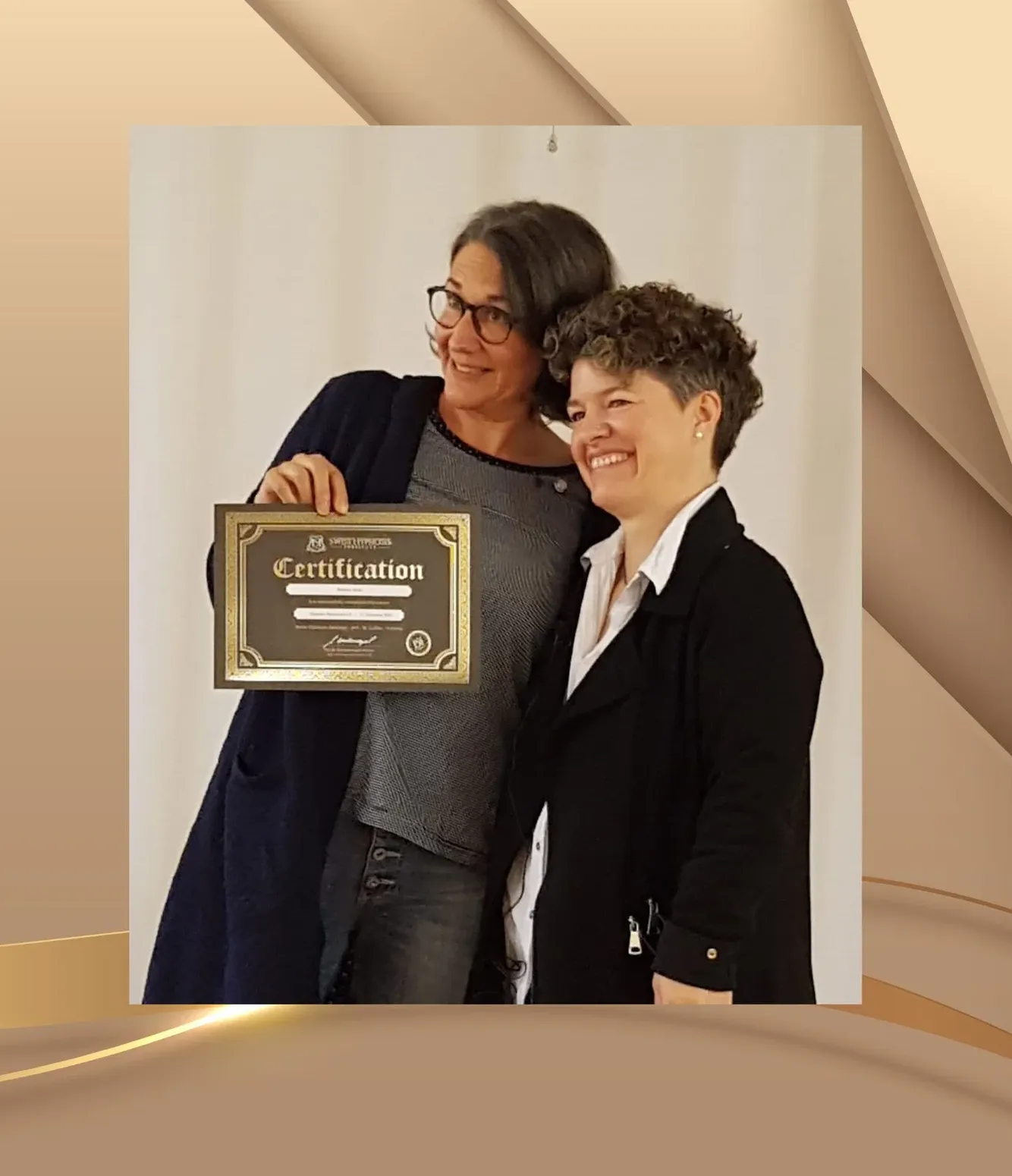 Zertifikatsübergabe im Rahmen einer qualitätsorientierten Hypnose Weiterbildung Schweiz