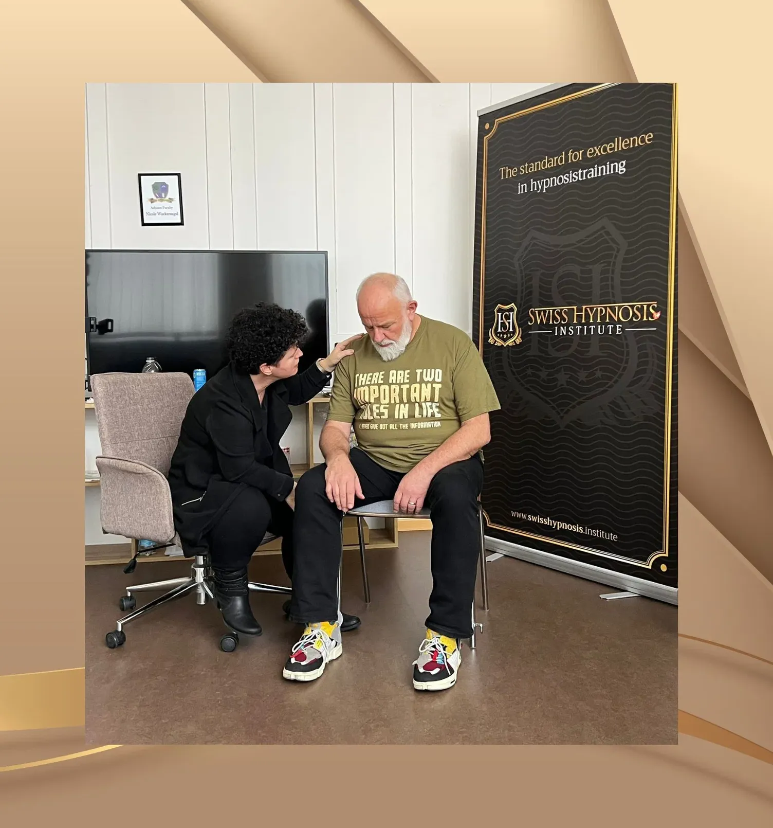 Blitzhypnose Demonstration mit einem Teilnehmer während einer Hypnose Ausbildung