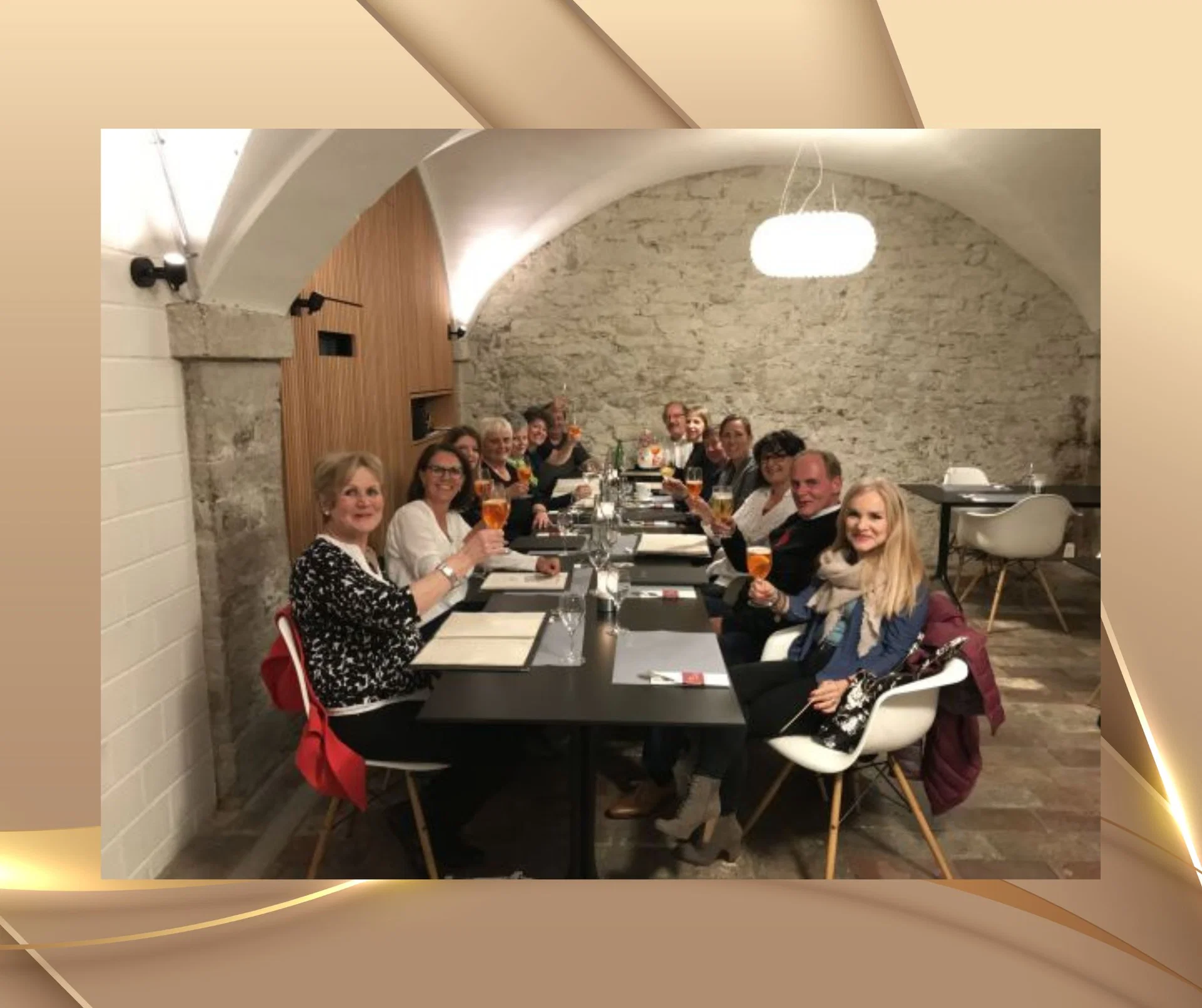 Teilnehmer des IMDHA Hypnosestammtischs in Frauenfeld beim Apéro – Austausch im Rahmen der Hypnose Ausbildung Schweiz