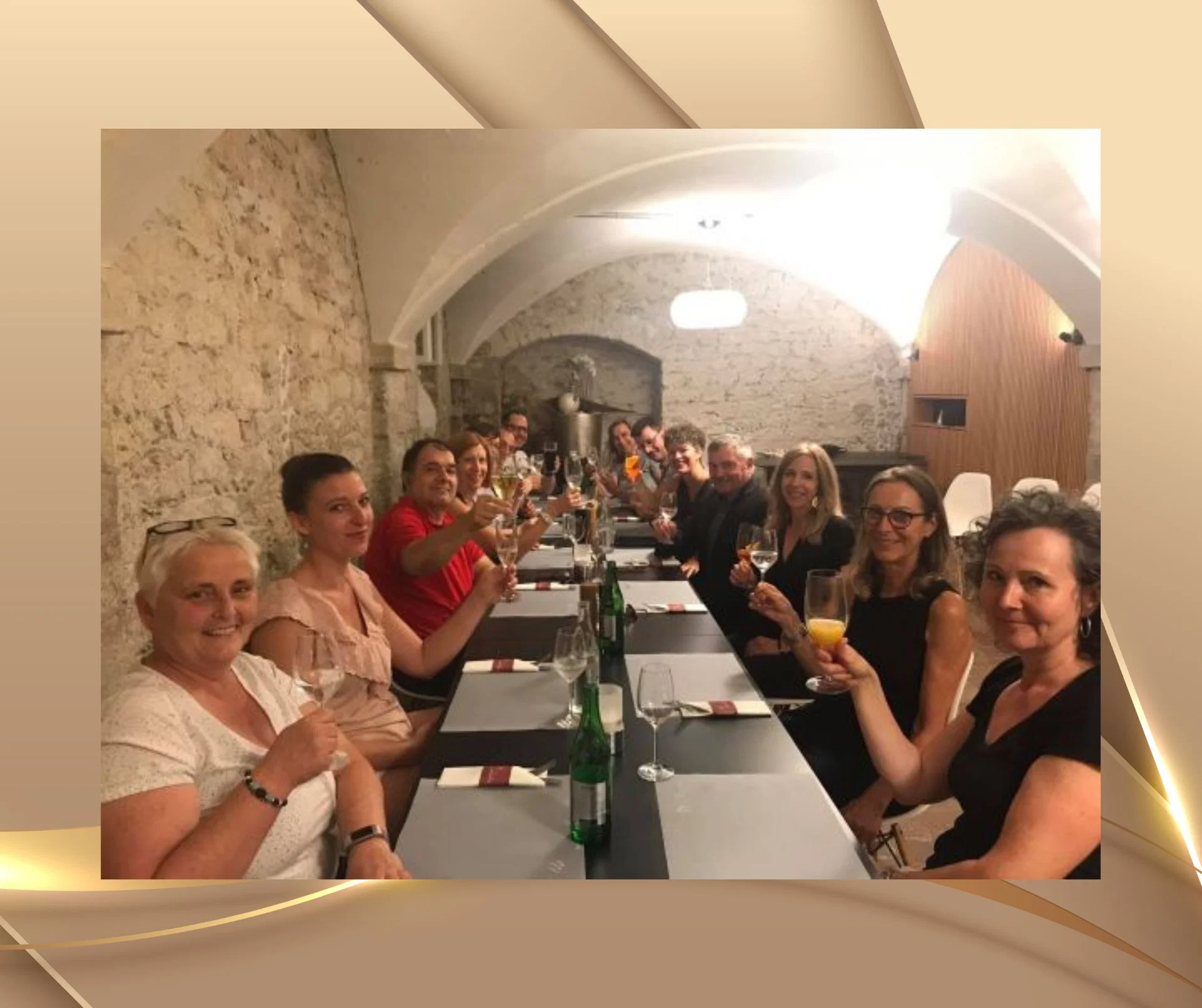 Teilnehmer des IMDHA Hypnosestammtischs in Frauenfeld beim gemeinsamen Austausch – Netzwerk und Praxis im Rahmen der Hypnose Ausbildung Schweiz