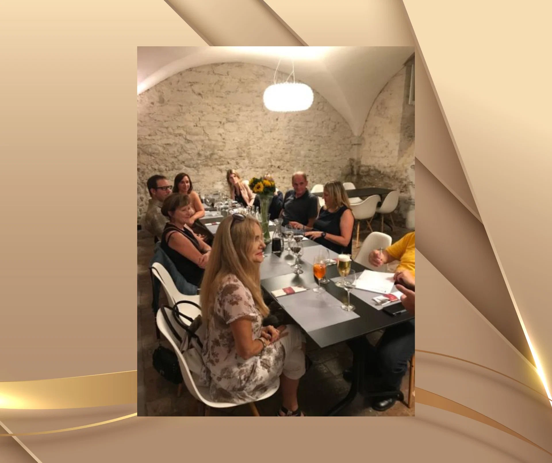 Teilnehmer hören aufmerksam dem Vortrag zur Raucherentwöhnung mit Hypnose zu – IMDHA Hypnosestammtisch in Frauenfeld im Rahmen der Hypnose Ausbildung Schweiz