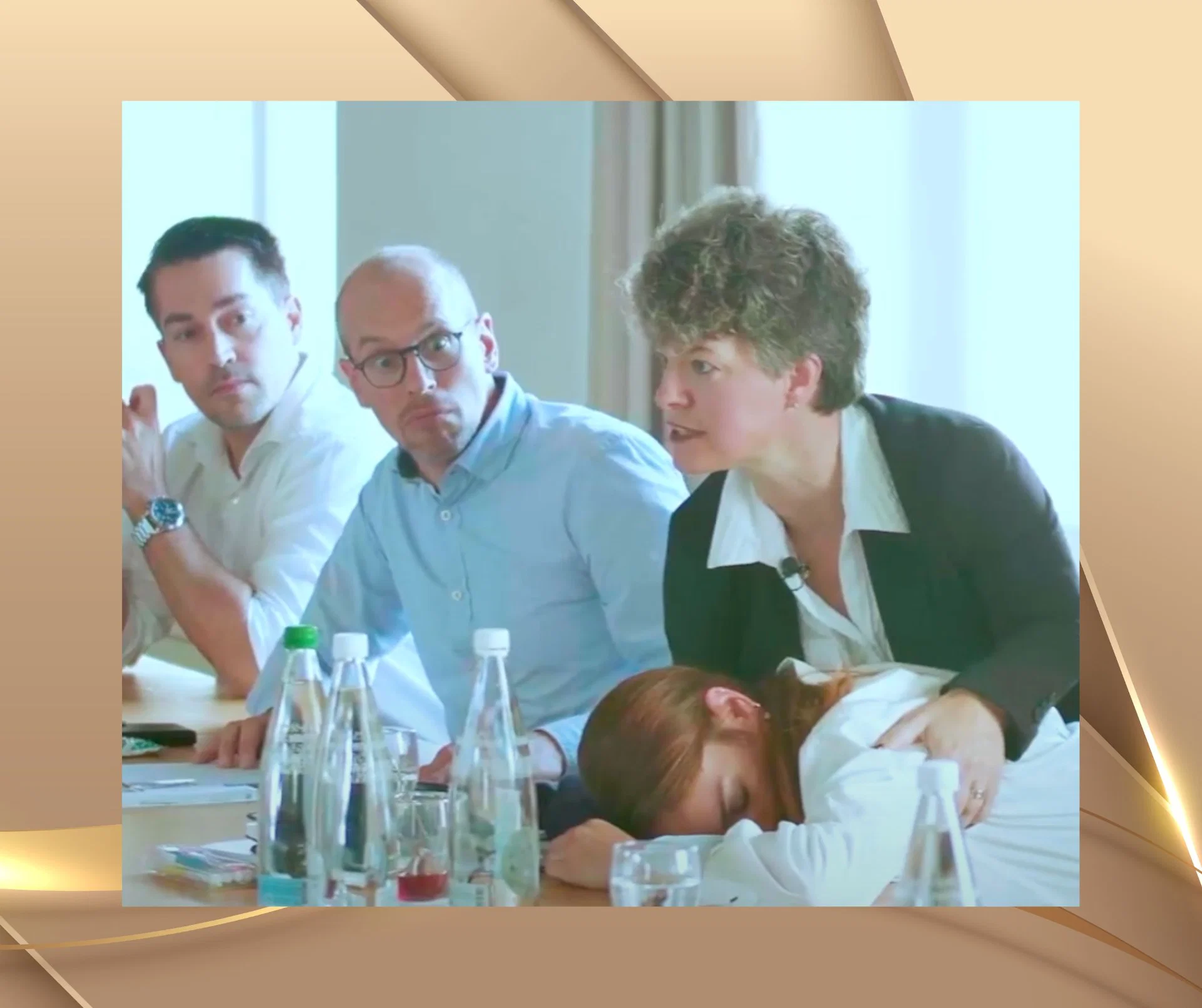 Demonstration von Blitzhypnose während eines Vortrags über Vertrauen und Rapport in der Hypnose