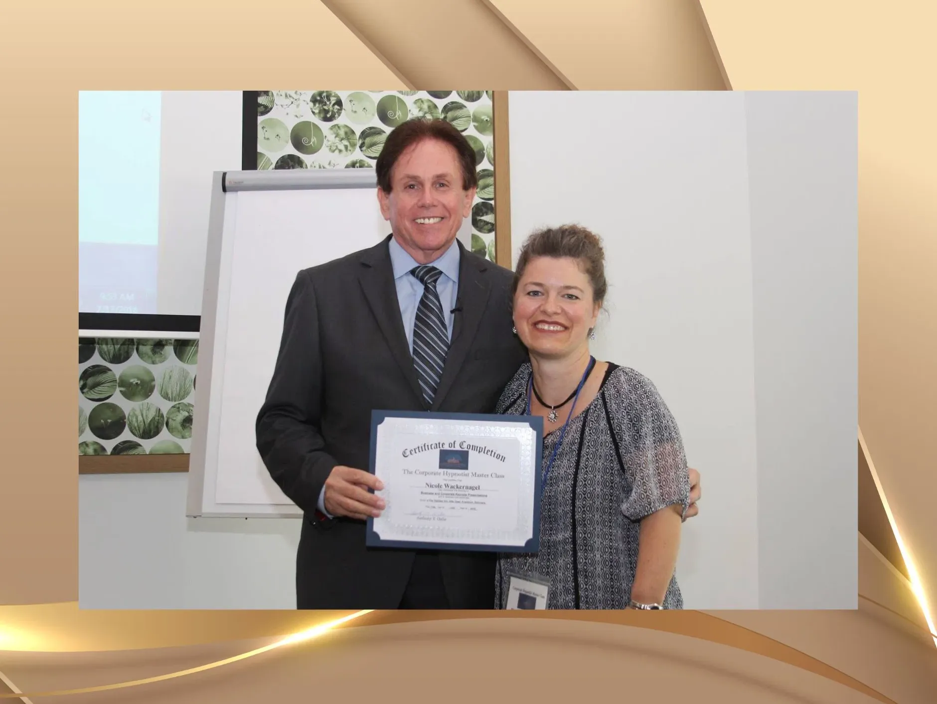 Nicole Wackernagel mit Dr. Anthony Galie nach einer internationalen Schulung zu Hypnose, Kommunikation und professionellen Vorträgen.